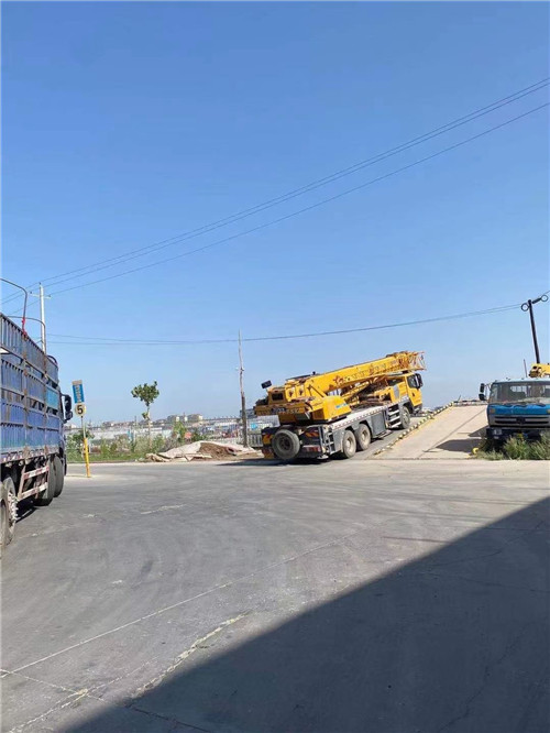 高昌区25吨吊车的租赁价格大概是多少？