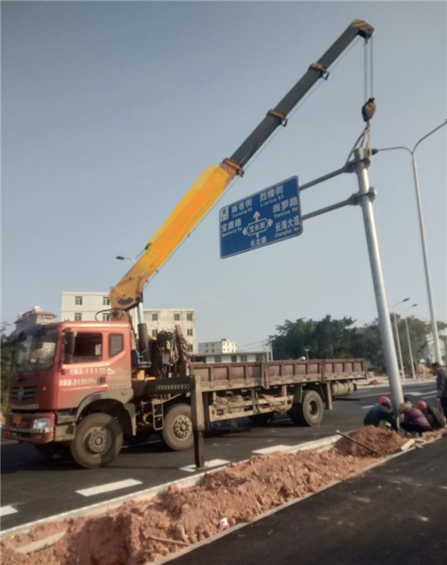 高昌区设备吊装租赁吊车要用多大吊车