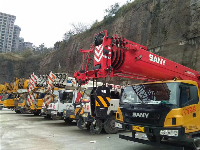 高昌区吊车出租按什么计费？台班费、单次费、里程费怎么算？