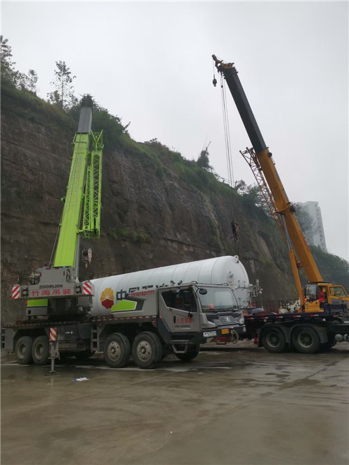 高昌区“不怕风雨冻”—— 吊车的 “恶劣环境适应” 技术